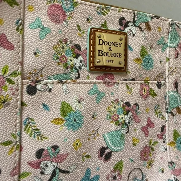 Dooney & Bourke Disney Epcot Flower & Garden 2020 Crossbody Bag Pink Minnie EUC - Picture 2 of 16